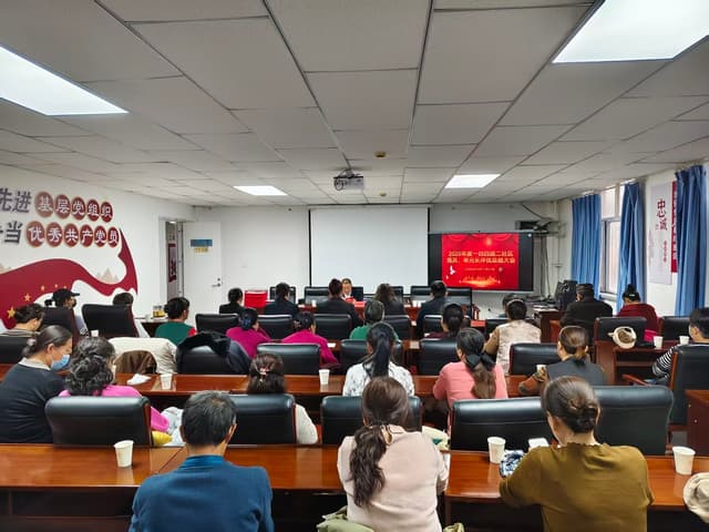 兵团第八师一四四团二社区:表扬总结鼓干劲 培训赋能促治理